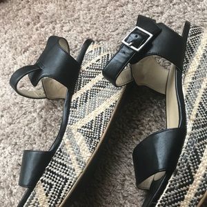 Black and beige sandal with a flat wedge
